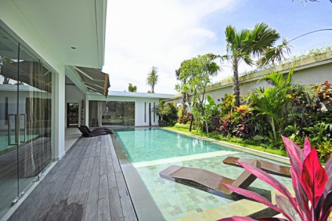 3 bedrooms Villa in Seminyak, Badung, Indonesia No. 1671 3