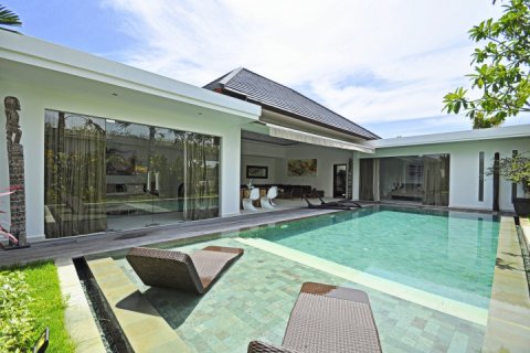 3 bedrooms Villa in Seminyak, Badung, Indonesia No. 1671 4