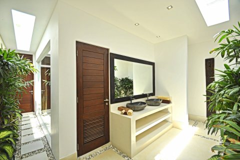 3 bedrooms Villa in Seminyak, Badung, Indonesia No. 1671 17
