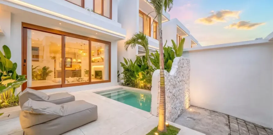 2 bedrooms Villa in Kuta, Badung, Indonesia No. 10278