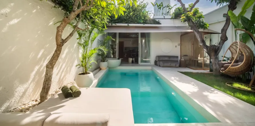 2 bedrooms Villa in Seminyak, Badung, Indonesia No. 11026