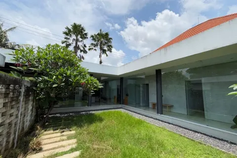 Вилла с 4 спальнями в Gianyar, Гианьяр, Индонезия № 11021
