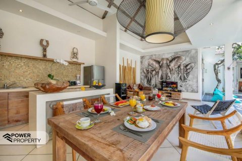2 bedrooms Villa in Seminyak, Badung, Indonesia No. 9127 12