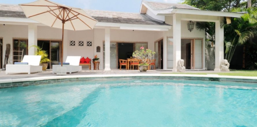 6 bedrooms Villa in Seminyak, Badung, Indonesia No. 1359
