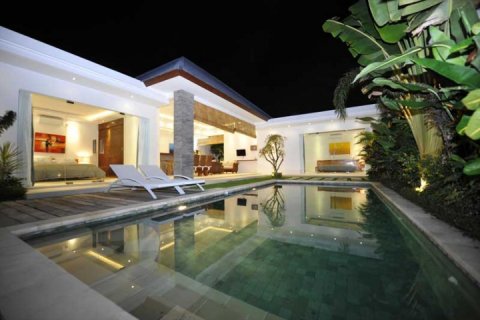 4 bedrooms Villa in Seminyak, Badung, Indonesia No. 1360 13