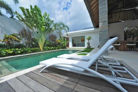 4 bedrooms Villa in Seminyak, Badung, Indonesia No. 1360 3