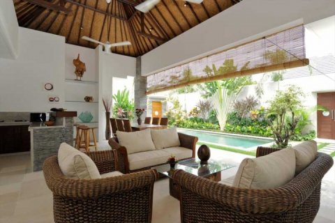 4 bedrooms Villa in Seminyak, Badung, Indonesia No. 1360 5