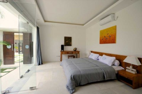 4 bedrooms Villa in Seminyak, Badung, Indonesia No. 1360 8