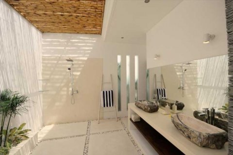 4 bedrooms Villa in Seminyak, Badung, Indonesia No. 1360 12