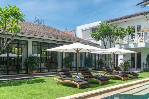 4 bedrooms Villa in Seminyak, Badung, Indonesia No. 246