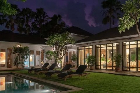 Вилла с 4 спальнями в Seminyak, Бадунг, Индонезия № 246 16