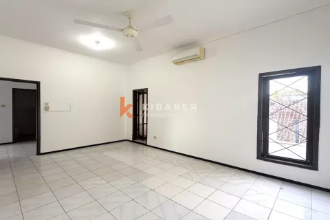 4 bedrooms Villa in Kerobokan, Badung, Indonesia No. 11947 22