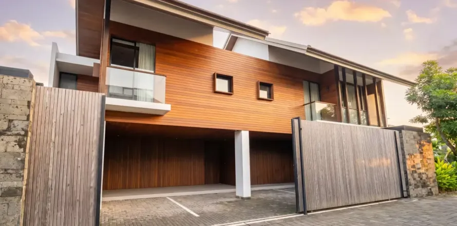 4 bedrooms Villa in South Denpasar, Denpasar, Indonesia No. 13156