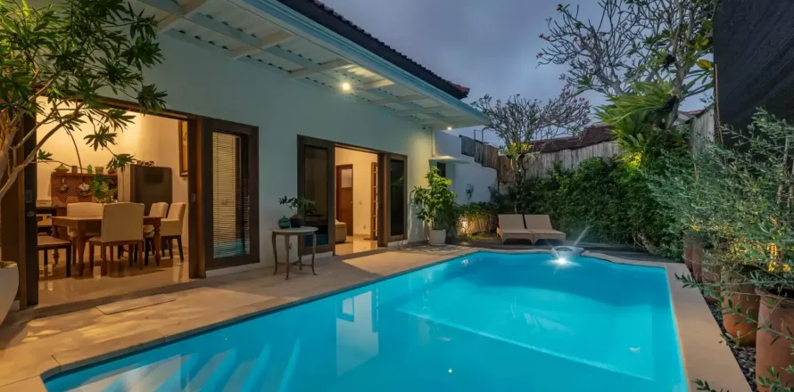 2 bedrooms Villa in Kerobokan, Badung, Indonesia No. 10701