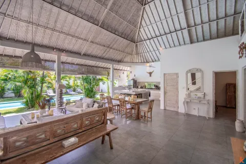 3 bedrooms Villa in Kerobokan, Badung, Indonesia No. 10191 8