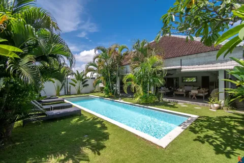 3 bedrooms Villa in Kerobokan, Badung, Indonesia No. 10191