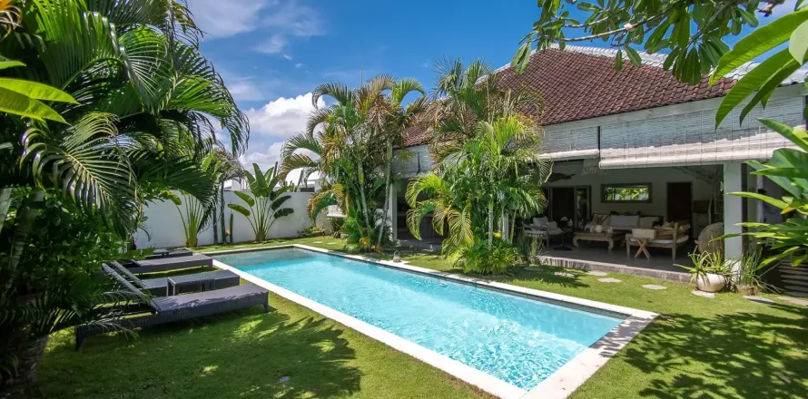 3 bedrooms Villa in Kerobokan, Badung, Indonesia No. 10191