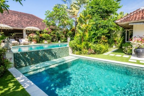 4 bedrooms Villa in Kerobokan, Badung, Indonesia No. 1146 2