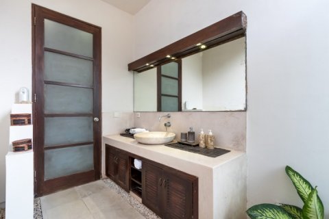 4 bedrooms Villa in Seminyak, Badung, Indonesia No. 1144 28