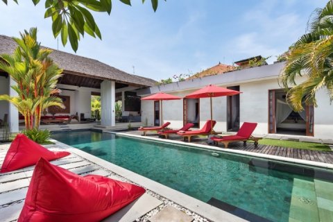 4 bedrooms Villa in Seminyak, Badung, Indonesia No. 1144 2