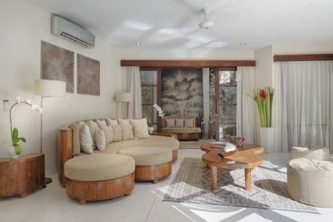 2 bedrooms Villa in Seminyak, Badung, Indonesia No. 1143 2