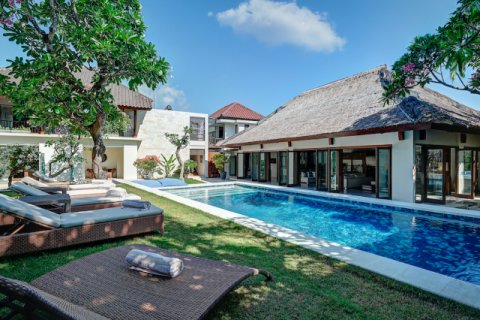 Вилла с 5 спальнями в Seminyak, Бадунг, Индонезия № 8728 3