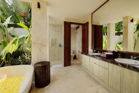 5 bedrooms Villa in Seminyak, Badung, Indonesia No. 8729 17
