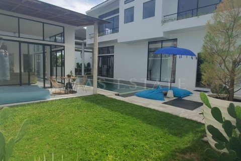 4 bedrooms Villa in Kuta, Badung, Indonesia No. 1865 1