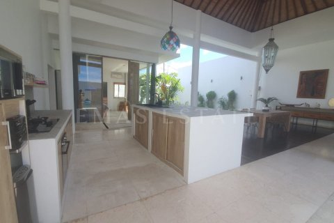 4 bedrooms Villa in Kuta, Badung, Indonesia No. 1865 6