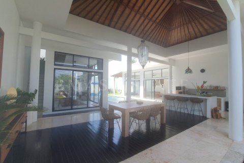 4 bedrooms Villa in Kuta, Badung, Indonesia No. 1865 7