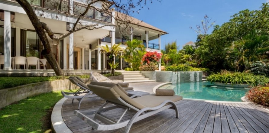 3 bedrooms Villa in South Kuta, Badung, Indonesia No. 1078