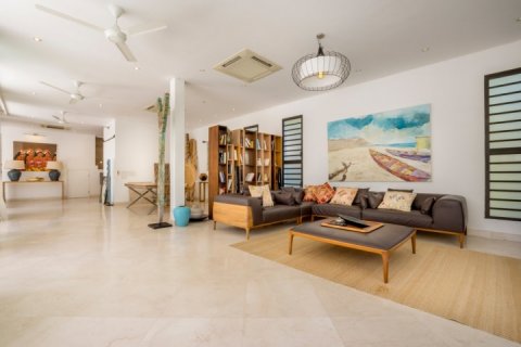 3 bedrooms Villa in South Kuta, Badung, Indonesia No. 1078 10