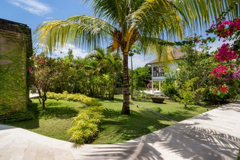 3 bedrooms Villa in South Kuta, Badung, Indonesia No. 1078 2