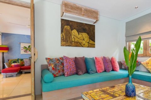 3 bedrooms Villa in Seminyak, Badung, Indonesia No. 1075 12