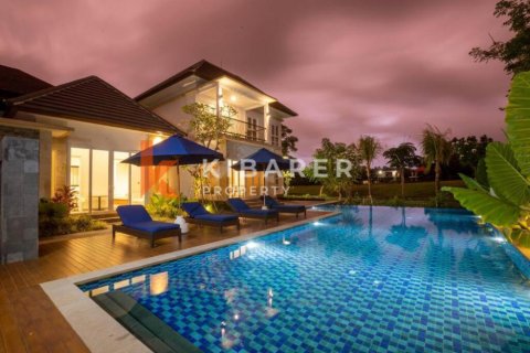 Вилла с 5 спальнями в Южная Кута, Бадунг, Индонезия № 12966 1