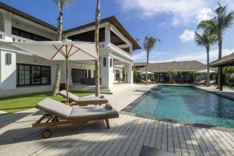 5 bedrooms Villa in Seminyak, Badung, Indonesia No. 694