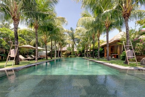 5 bedrooms Villa in Seminyak, Badung, Indonesia No. 695