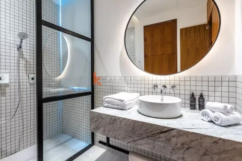 3 bedrooms Villa in Tibubeneng, Badung, Indonesia No. 12711 16