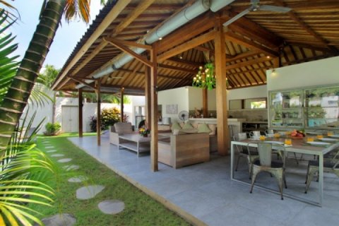 4 bedrooms Villa in Seminyak, Badung, Indonesia No. 1298 3
