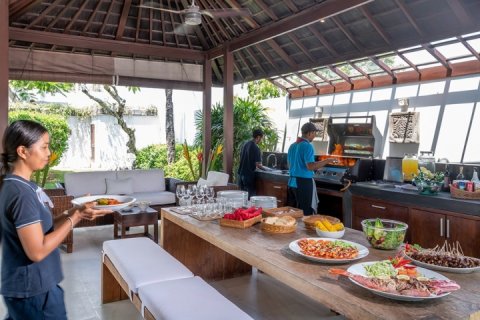 6 bedrooms Villa in South Kuta, Badung, Indonesia No. 590 25
