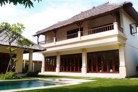 3 bedrooms Villa in Seminyak, Badung, Indonesia No. 1160 2