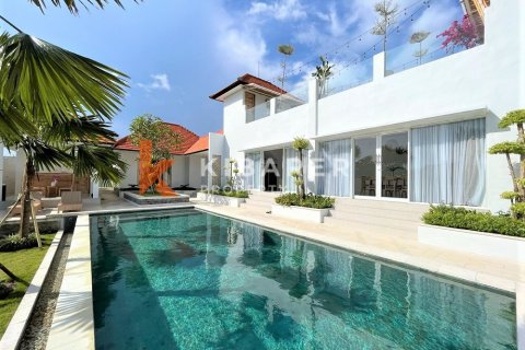 4 bedrooms Villa in Denpasar, Indonesia No. 12244