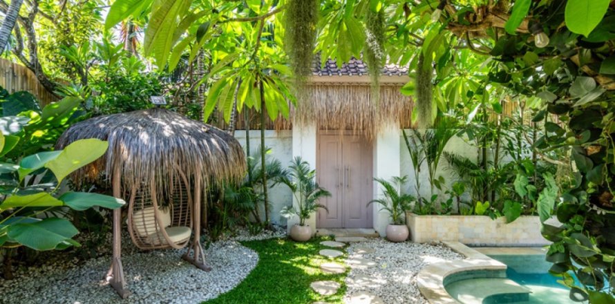 2 bedrooms Villa in Seminyak, Badung, Indonesia No. 11132