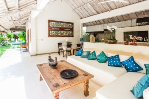 2 bedrooms Villa in Seminyak, Badung, Indonesia No. 1642 3