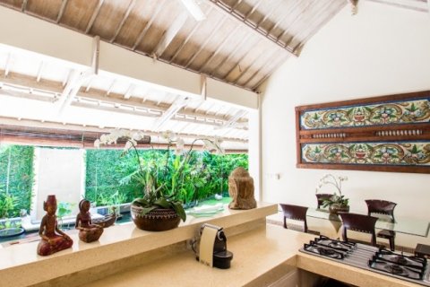 2 bedrooms Villa in Seminyak, Badung, Indonesia No. 1642 6