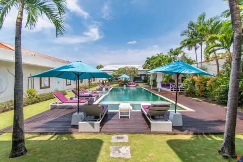 4 bedrooms Villa in Kerobokan, Badung, Indonesia No. 10320 11