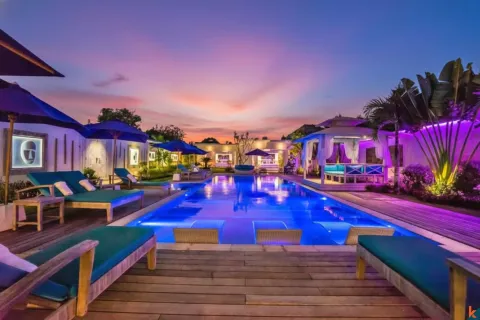 4 bedrooms Villa in Kerobokan, Badung, Indonesia No. 10320 2