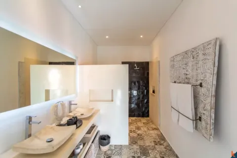 4 bedrooms Villa in Kerobokan, Badung, Indonesia No. 10320 29