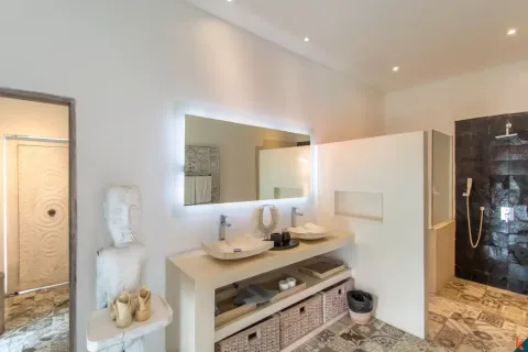 4 bedrooms Villa in Kerobokan, Badung, Indonesia No. 10320 28