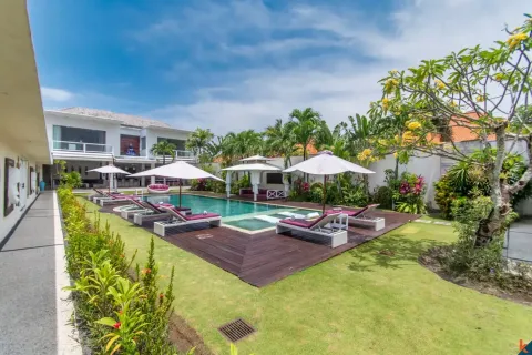 8 bedrooms Villa in Kerobokan, Badung, Indonesia No. 10319 8